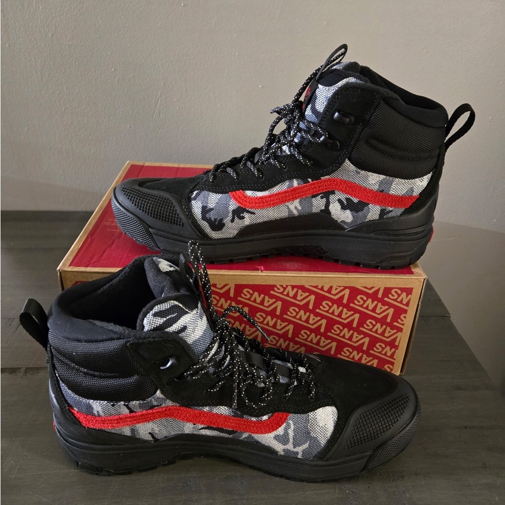 Size 13 Vans UltraRange EXO Arctic Camo High-Top Boots - Black, Red, Gray NWT - Picture 5 of 8